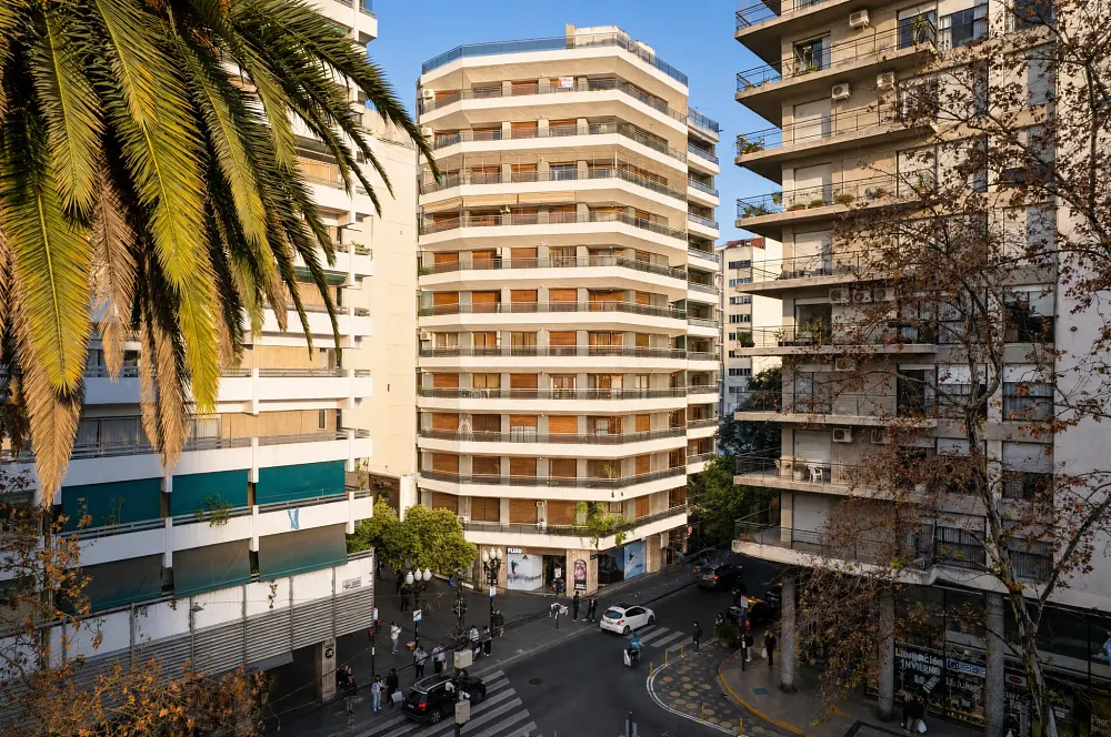 Argel Plaza — Implantación urbana